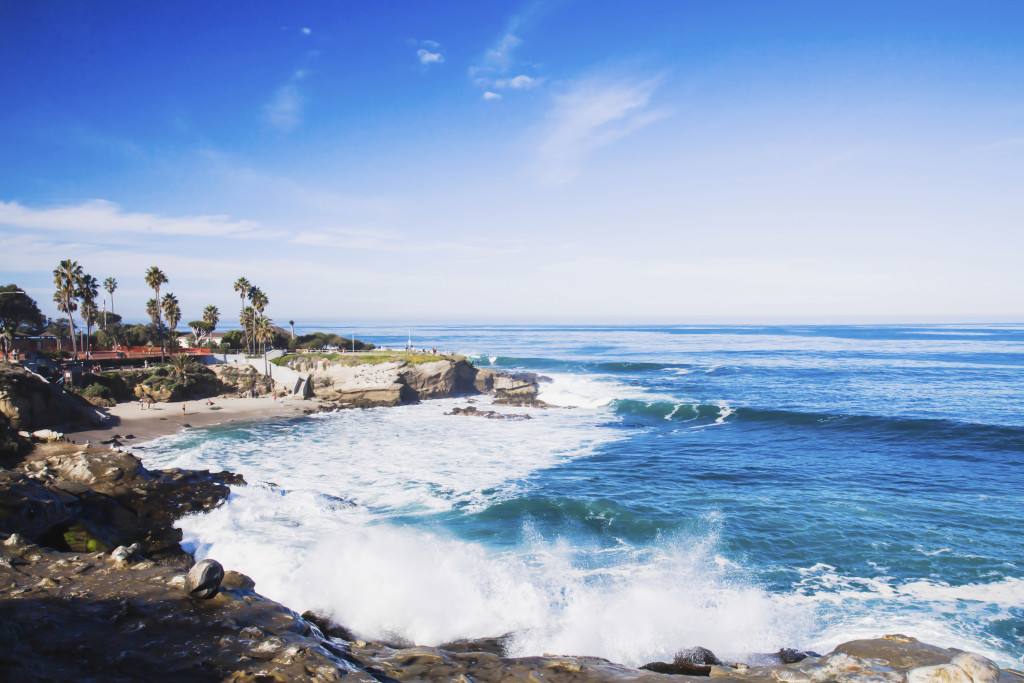 La-Jolla-Cove-beach,-San-Diego-and-Sea-Waves-000030185164_Double